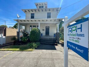 Building Photo - 4 Bed 1.5 Bath 1758sqft - Historic Charm with Renovations and so Much More!