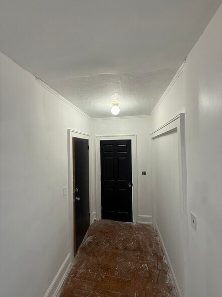 Entrance hallway - 44 Harold St