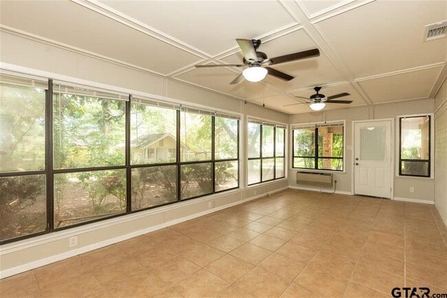 Building Photo - 903 Joel Dr