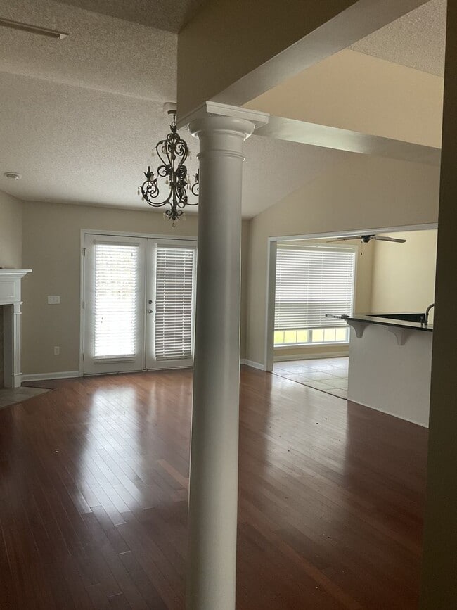 Building Photo - Windsor Garden Subdivision -