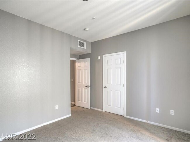 Building Photo - 7119 S Durango Dr