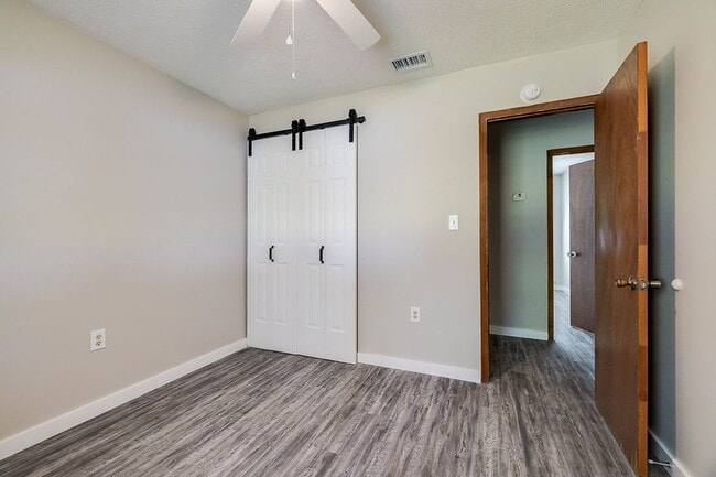 Building Photo - Cozy 2BR Duplex with Fenced Yard in Convenient Rincon Location