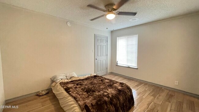Building Photo - 10721 Pleasant Hills Dr