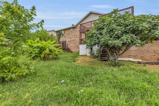 Building Photo - 7918 Holly Hills Dr