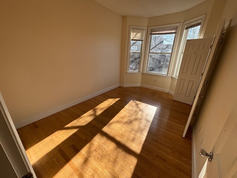 Building Photo - 9 Gardner Ter