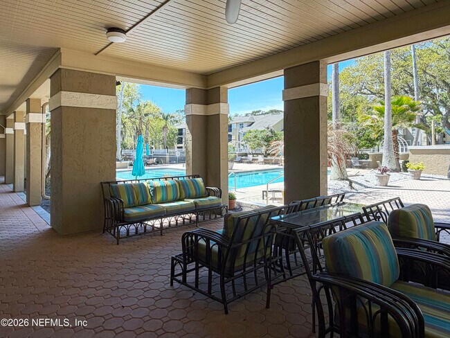 Building Photo - 11 Arbor Club Dr