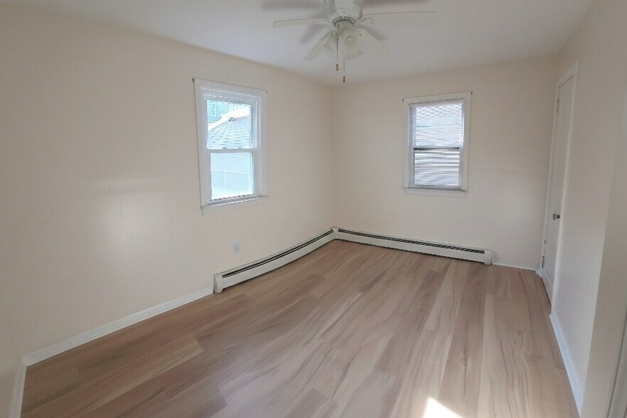 back bedroom - 211 Sheridan Ave