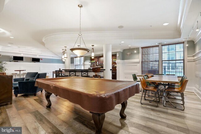 Building Photo - 27 Booth St