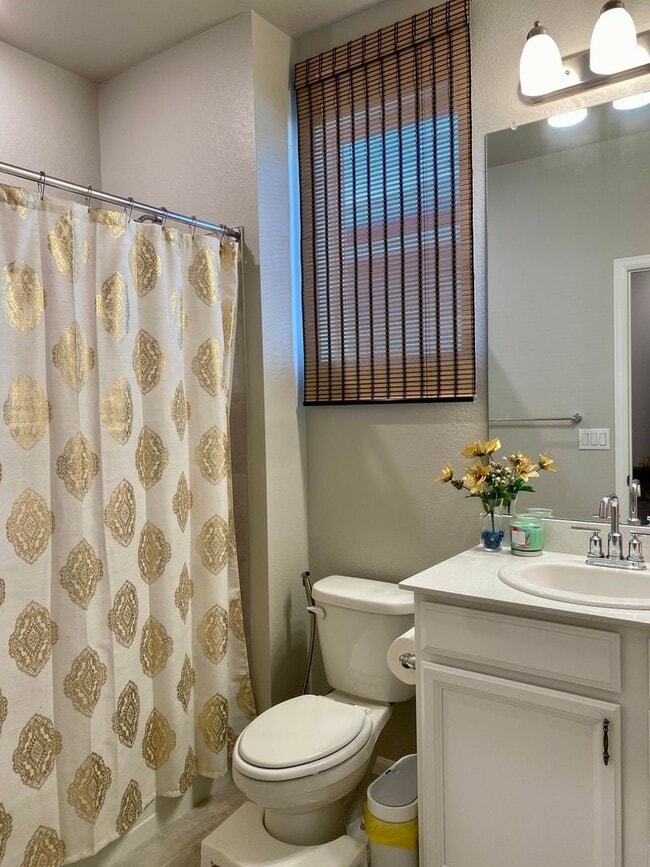 Building Photo - Modern Living with Solar Savings: Spacious 4BR Home in Douglas County
