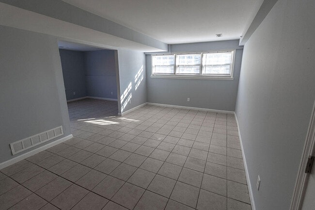 Building Photo - 706 Demaret Dr