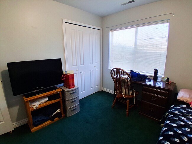 Building Photo - 1541 N 550 W