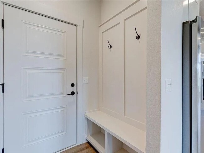 Building Photo - Charming 3-Bed Townhome in Prairie Trail