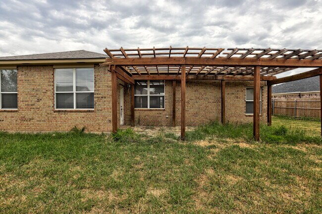 Building Photo - 2028 Old Central Dr