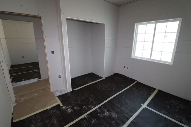 Building Photo - 684 N Cambridge St