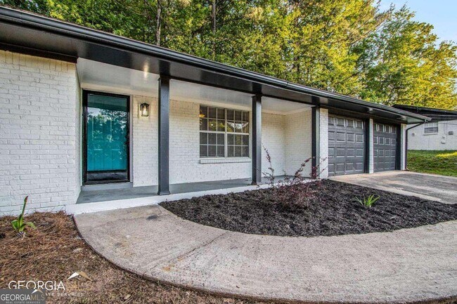 Building Photo - 2243 7 Oaks Cir