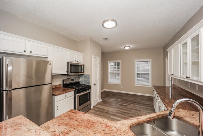 Building Photo - 8144 Green Garden Dr