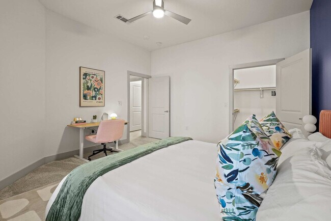 Building Photo - 13701 Montfort Dr