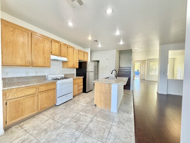 Building Photo - 2952 Jacaranda Dr