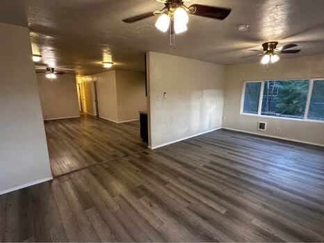 Building Photo - 111 E 7th St