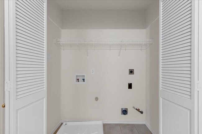 Building Photo - 16100 S Great Oaks Dr