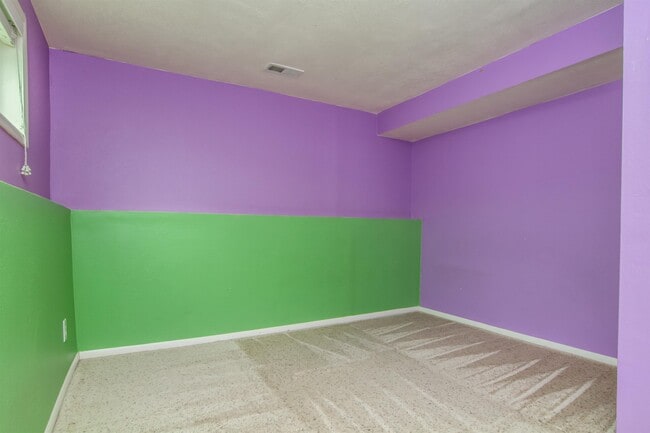 Building Photo - 1585 Rundquist Dr