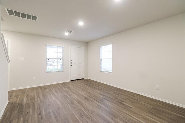 Building Photo - 2413 Carp Dr