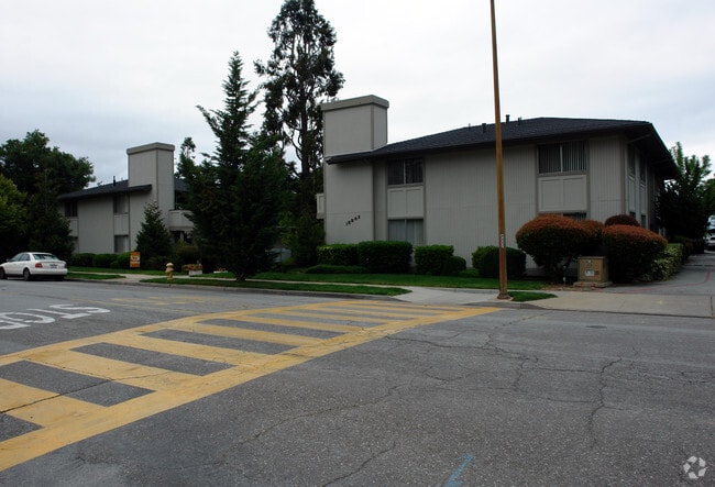 Building Photo - Red Branch Apartments