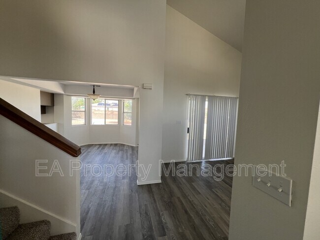 Building Photo - 7259 Pajarito Rd NE