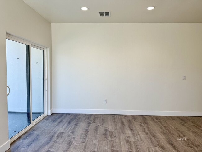 Building Photo - 1204 S Central Ave