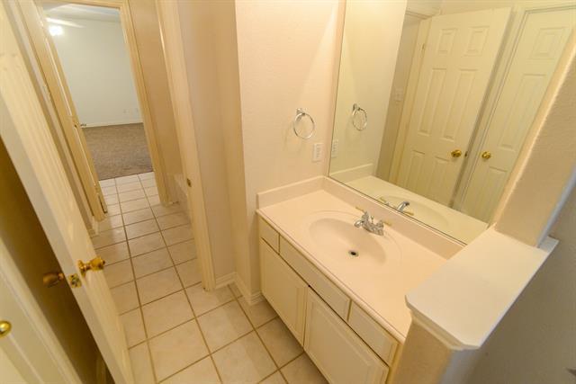 Building Photo - 9605 Pinehurst Dr