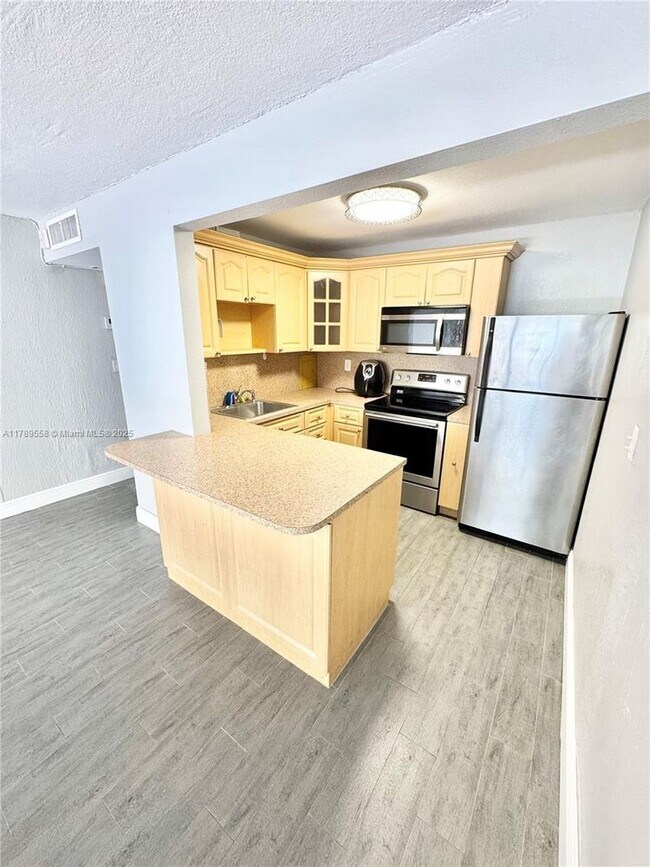 Building Photo - 10400 SW 108th Ave