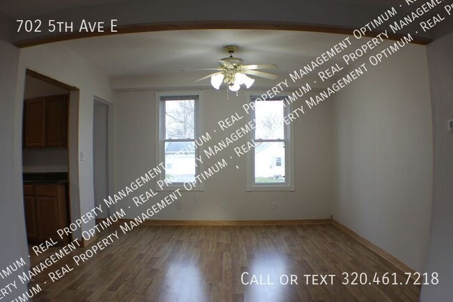 Building Photo - 702 5th Ave E