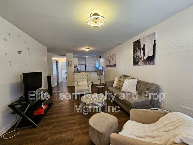 Building Photo - 336 Lutz Ave