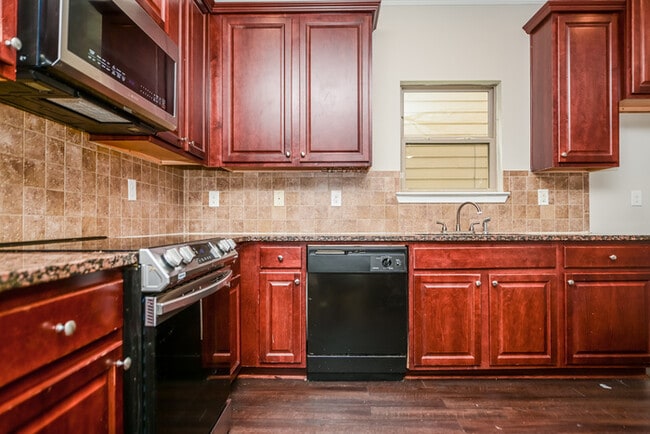 Building Photo - 113 Tyre Dr