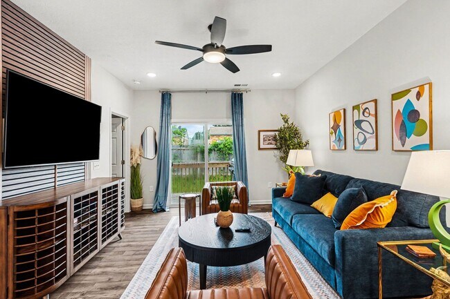Building Photo - New Cozy 2BR Retreat w/ Garage & Full Kitchen