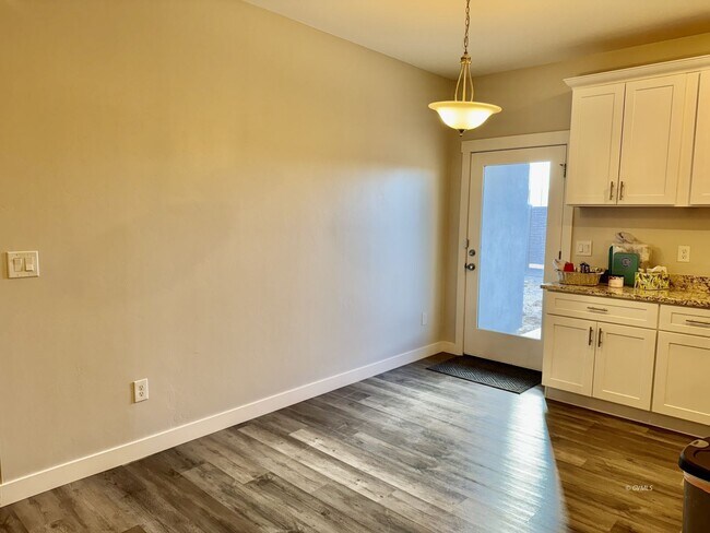 Building Photo - 860 S Flagstone Wy