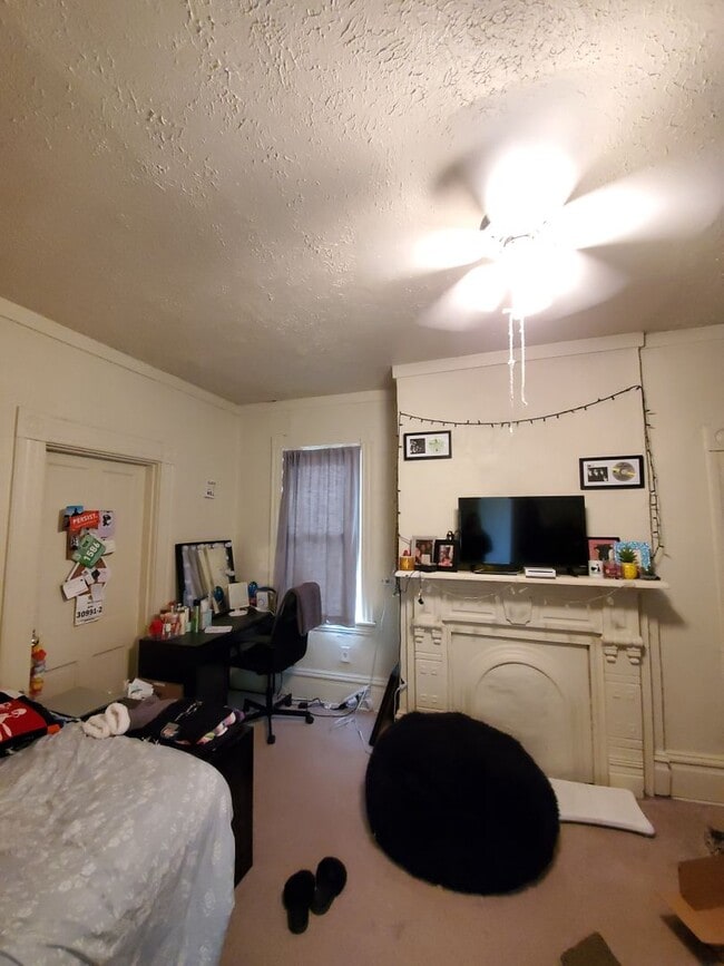 Building Photo - Available July 2026 - 4 Bedroom Home w/ Off-street Parking and Spacious Deck!