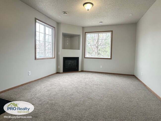 Building Photo - Recently Remodeled 3 Bedroom Townhome