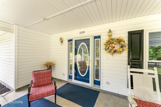 Building Photo - 519 Country Oaks Dr