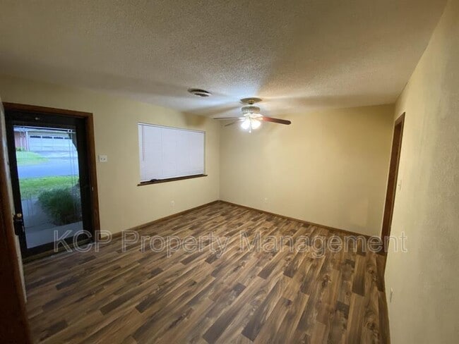 Building Photo - 1408 H St