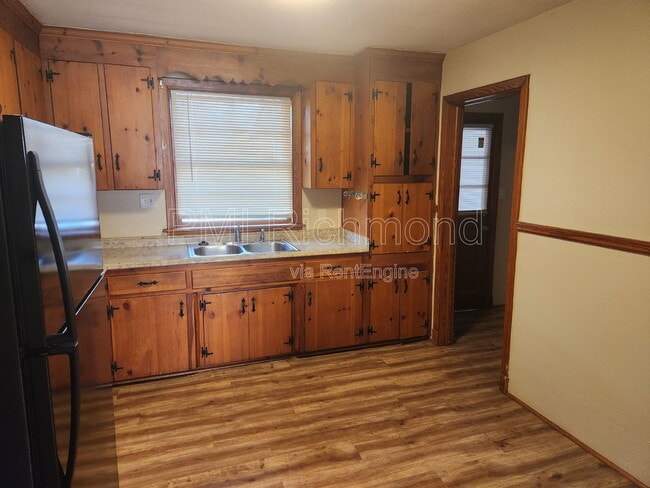 Building Photo - 831 Newkirk Dr