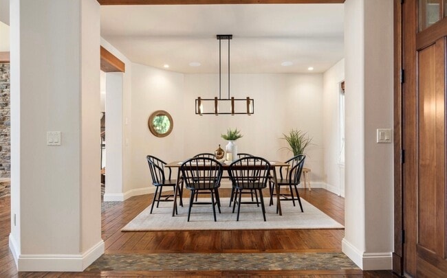 Building Photo - Beautiful Home in Semiahmoo!