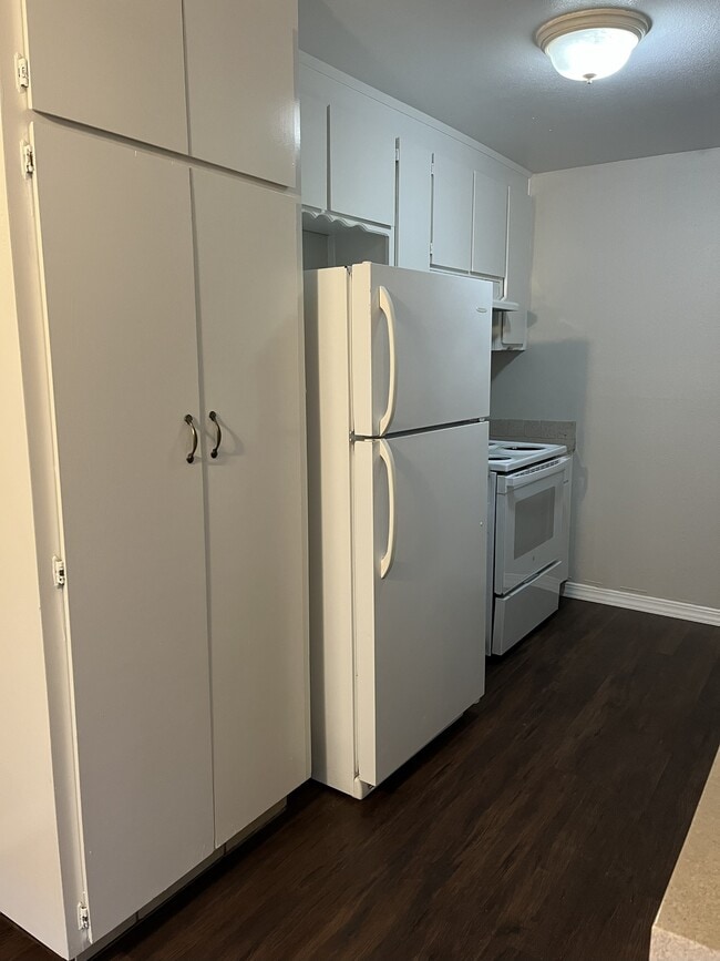 Building Photo - 701 W Pennsylvania St