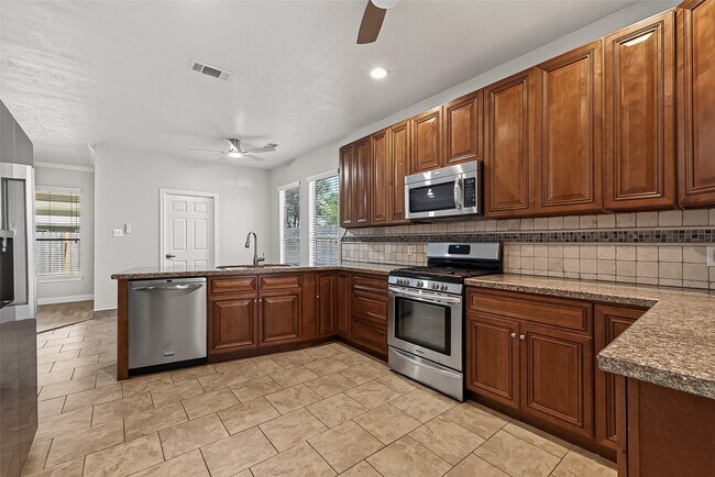 Building Photo - 1522 Brook Grove Dr