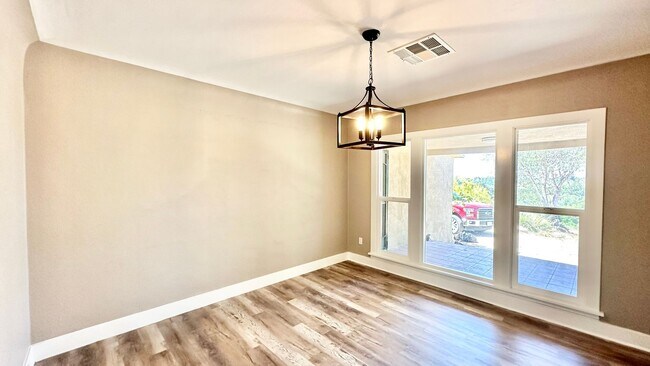 Building Photo - Lovely Single-Story Country Home on Wide Open Space with Detached Garage Space!
