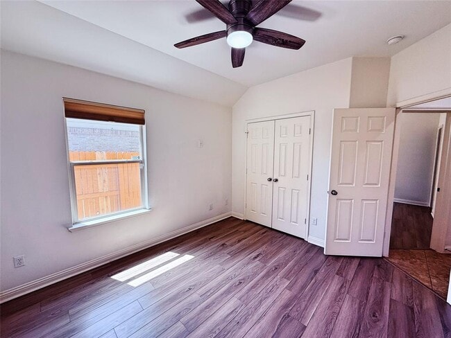 Building Photo - 3500 Esperanza Dr
