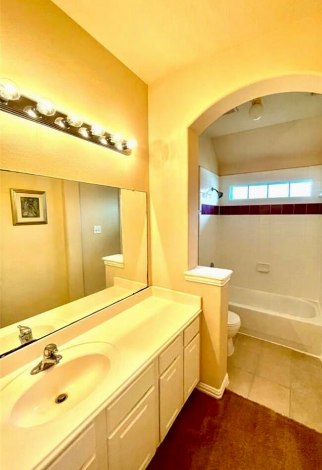 Building Photo - 2518 Brittany Lakes Dr