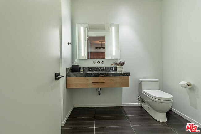 Building Photo - 1030 Kings Rd