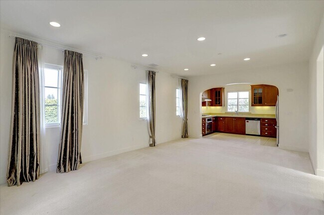 Building Photo - For Rent: Spacious 4BR/3.5BA Newer Home in...