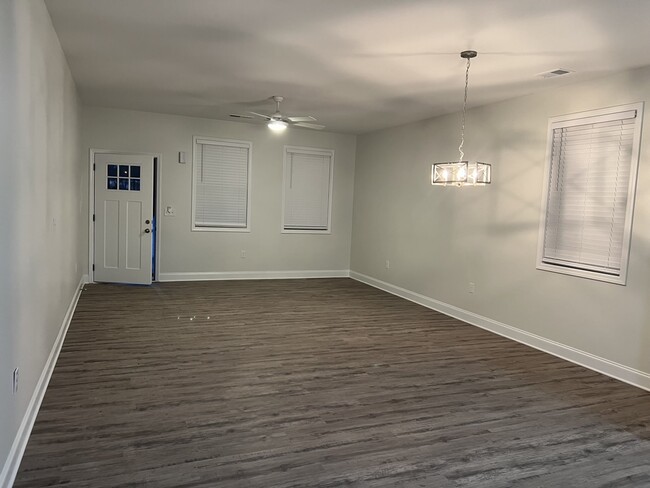Building Photo - 203 Austin St